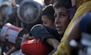 children wait with pots