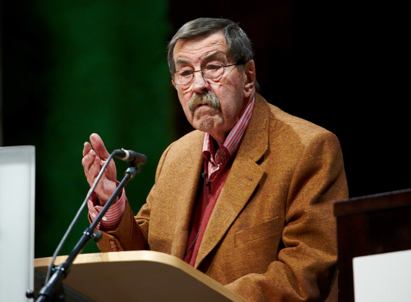 Günter Grass at a podium