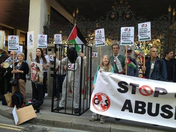 Protesters outside the G4S Annual General Meeting in London. (Palestine Solidarity Campaign)