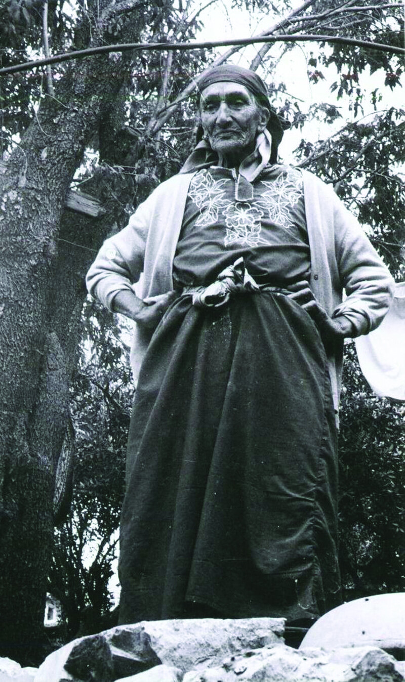 Palestinian village woman from Biteen