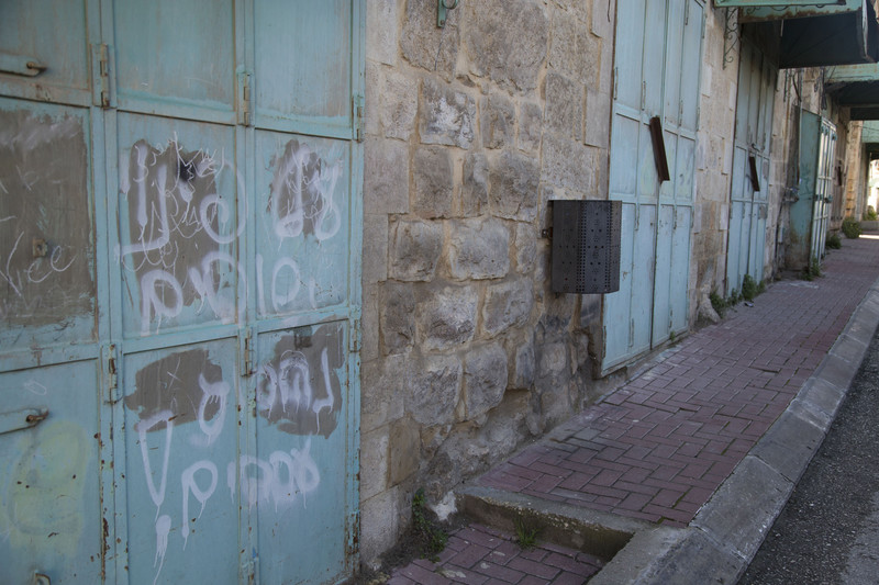 Palestine, A Month in Pictures 160224-hebron-graffiti