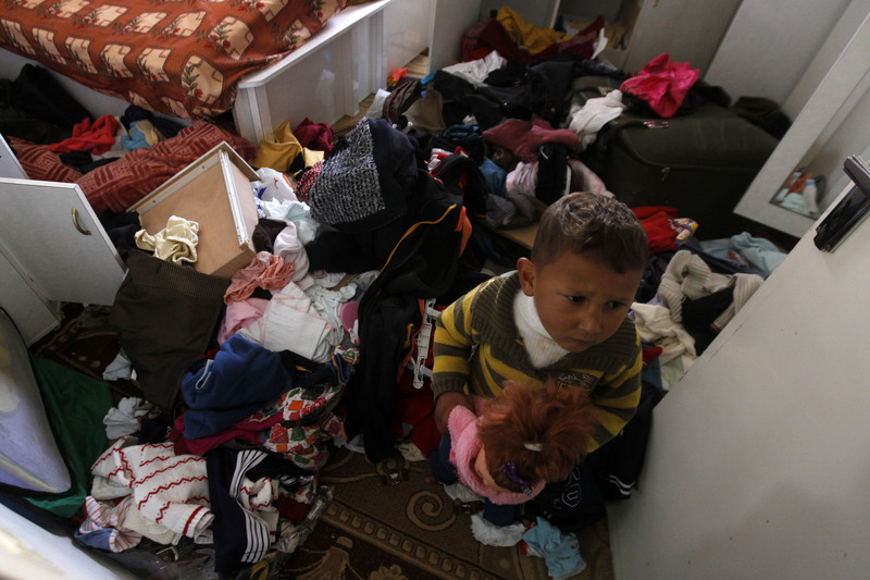 Palestine, A Month in Pictures 160229-hebron-home-raid