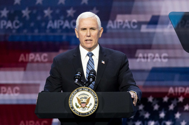 Man speaks at podium with AIPAC background