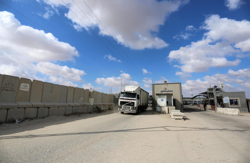 Truck drives between building and separation wall