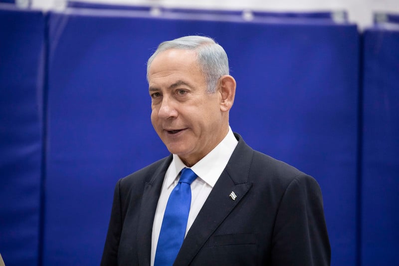 Netanyahu tries a smile