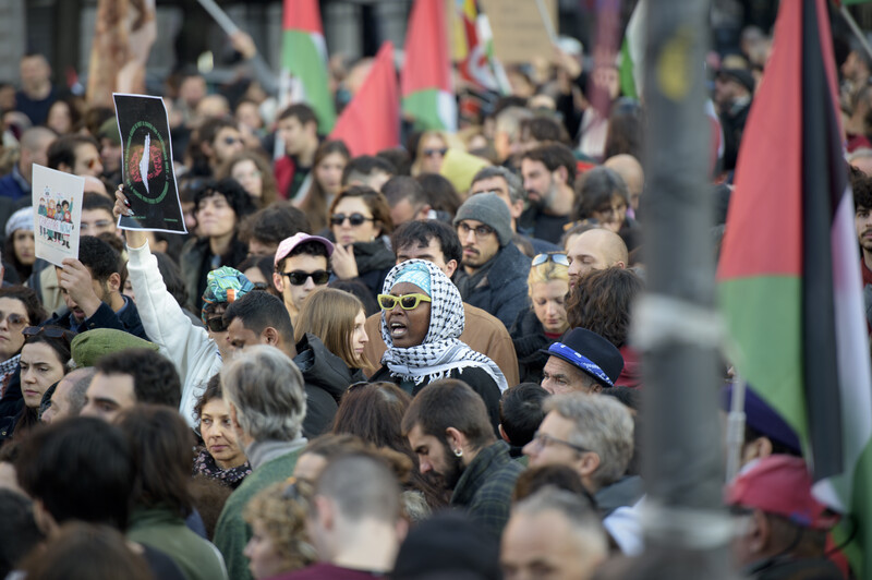 Crowds demonstrate with the Palestinian flag