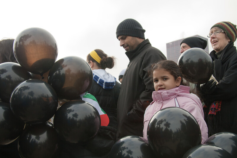 111231-balloon-girl