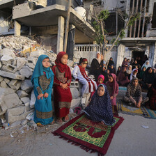 Girls pray in rubble for the Eid al-ADha