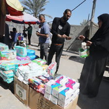 A street vendor concludes a sale with a woman