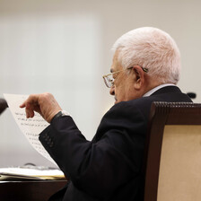 Mahmoud Abbas reads out a speech