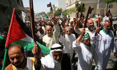 Men in white tunics carry oversized keys