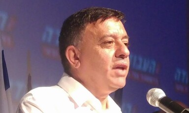 Avi Gabbay speaking into a microphone.