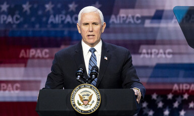 Man speaks at podium with AIPAC background