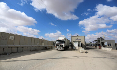 Truck drives between building and separation wall 