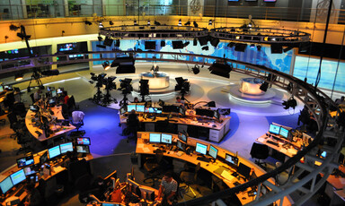 Overview of a busy newsroom 