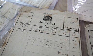 A document headed with images of lions and a crown