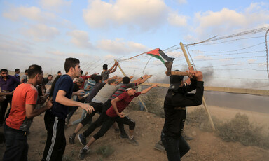 Palestinian youths attempt to tear down Gaza-Israel boundary fence