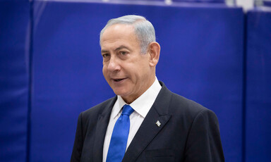 Netanyahu tries a smile