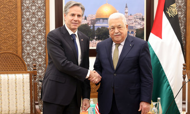 Antony Blinken and Mahmoud Abbas shake hands