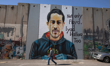 A mural of Iyad al-Hallaq above a misleading caption from The New York Times