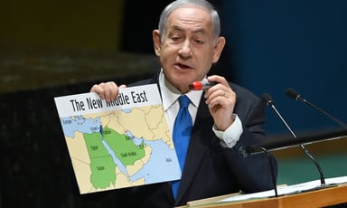 Benjamin Netanyahu holds a map and a red sharpie while standing at the UN General Assembly podium