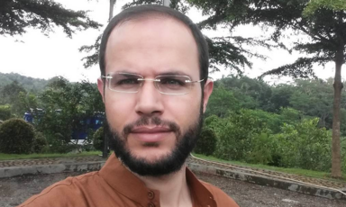 A portrait of Refaar Alareer