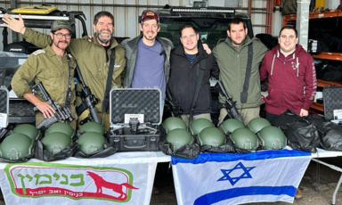 HaYovel distributes equipment to armed and uniformed settlers