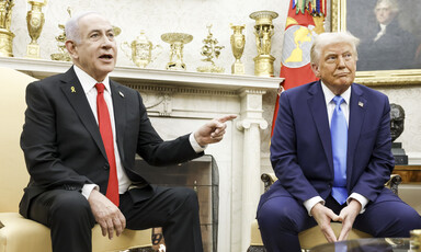 Israeli Prime Minister Benjamin Netanyahu points his finger towards US President Donald Trump as both men sit before a mantelpiece hosting gold ornaments